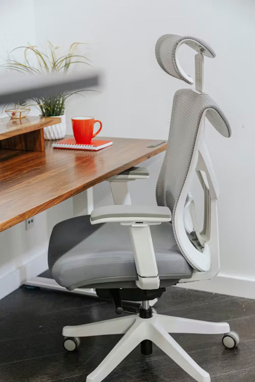 Faux Leather Ergonomic Cross-Legged Office Chair ADHD Meditation Chair with Wheels and Height Adjustable, White